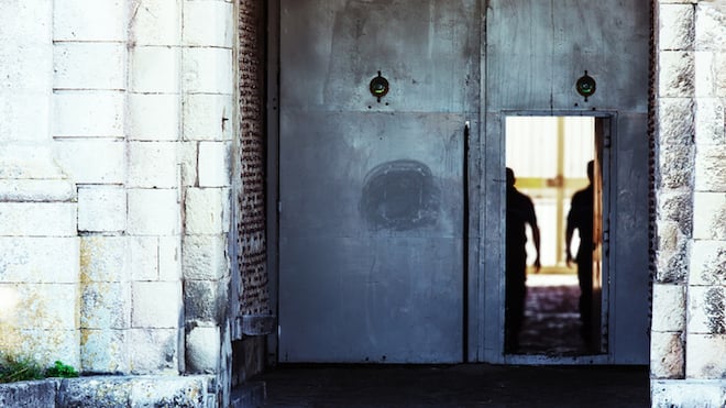 Une porte de prison