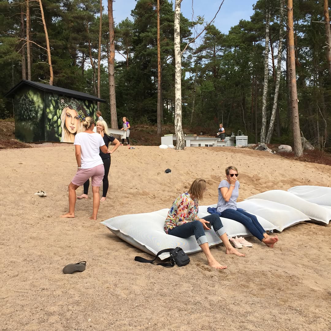 Des femmes sur SuperShe Island