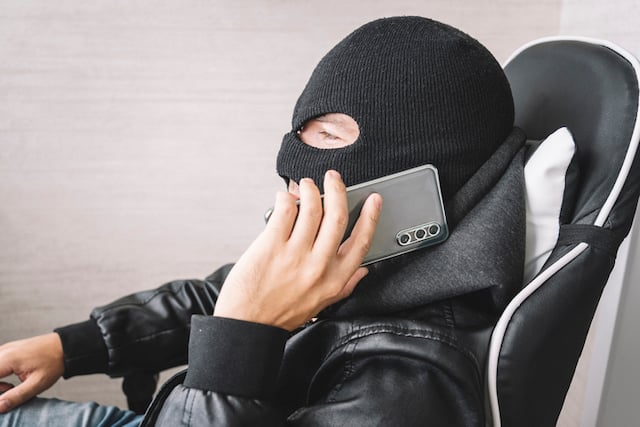 Un escroc au téléphone