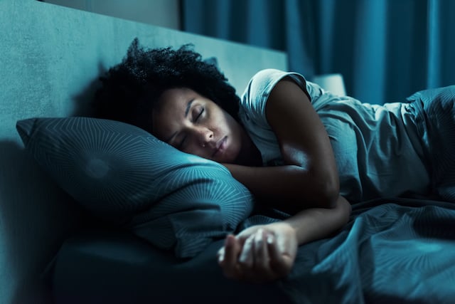 Une femme en train de dormir