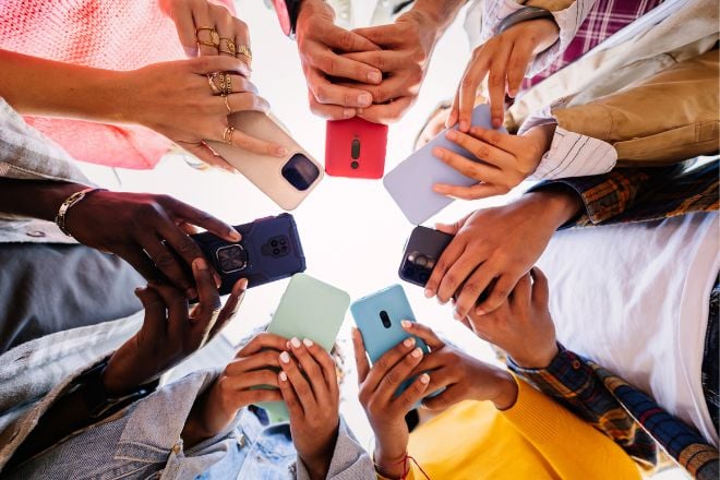 La génération Z sur son téléphone
