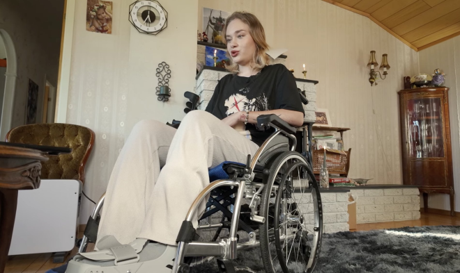 Maria Kovalchuk en fauteuil roulant
