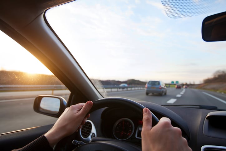 Un automobiliste sur la route
