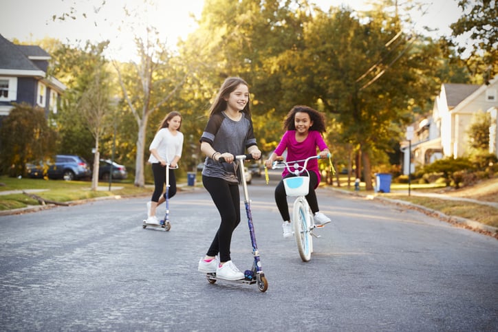 Des enfants dans la rue