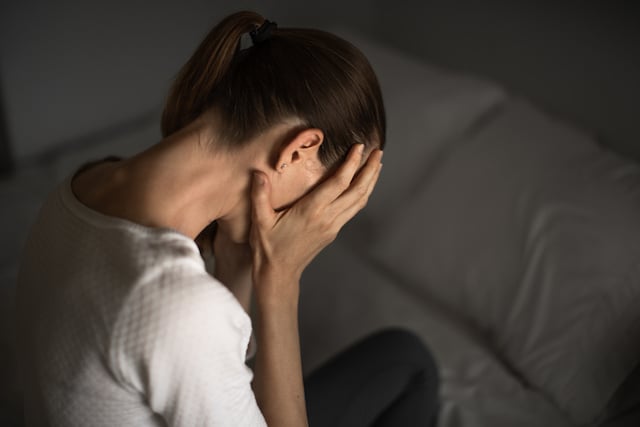 Une femme en train de pleurer