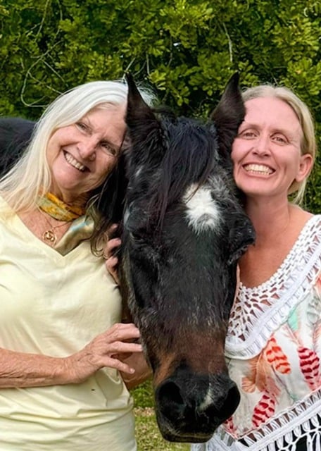 Mokie avec Beverly et Arica en 2025