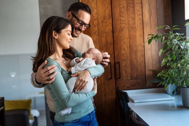 Des parents avec leur nouveau né