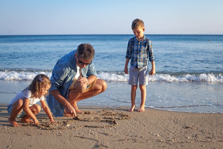 Une famille à la plage