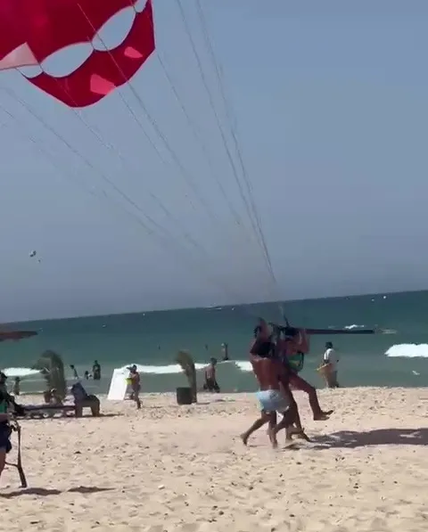 Image de la présumée agression sexuelle qu'aurait subie une touriste britannique, lors d'un saut en parachute en Tunisie