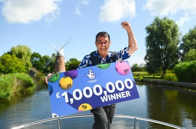 Paul Harvey avec son gain d'un million d'euros