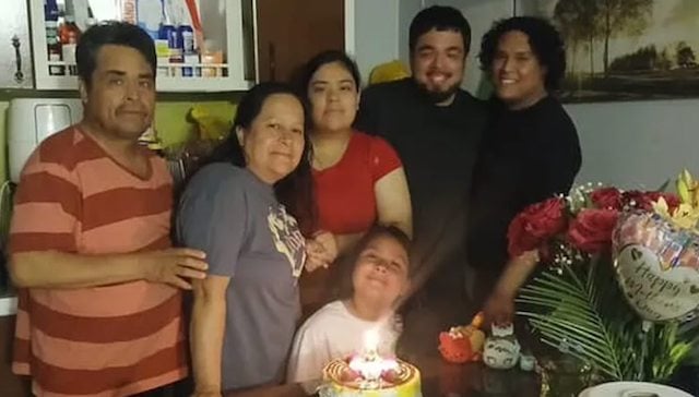 Maria Elvia entourée de sa famille