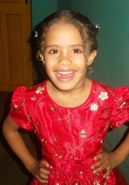 Yasmim Barros enfant