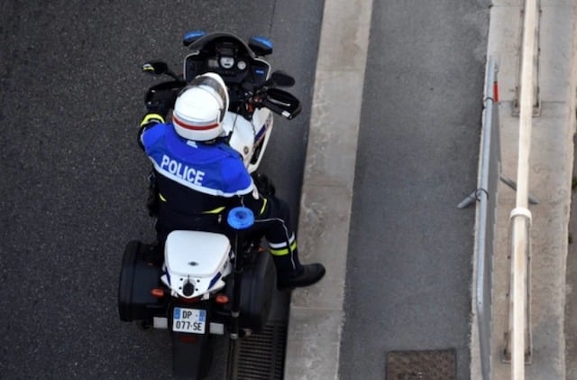 Policier à moto