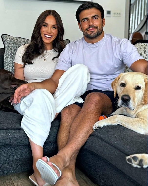 Vicky Pattison, son époux, et leur chien