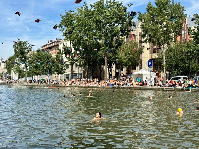 Des baigneurs dans la Seine