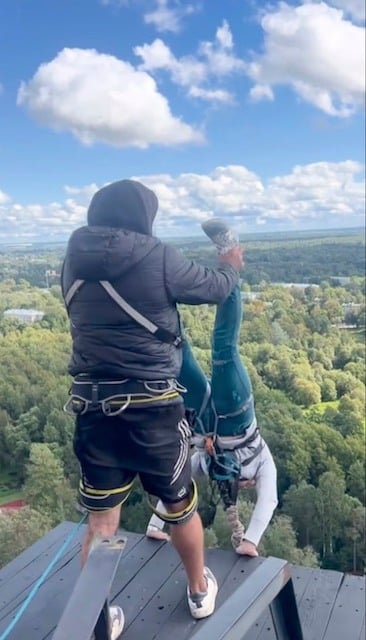 Capture d'écran montrant la victime avant son saut 