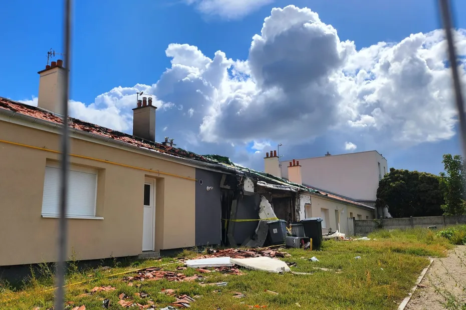 La façade d'une maison soufflée par une explosion à Reims, le 2 septembre 2025
