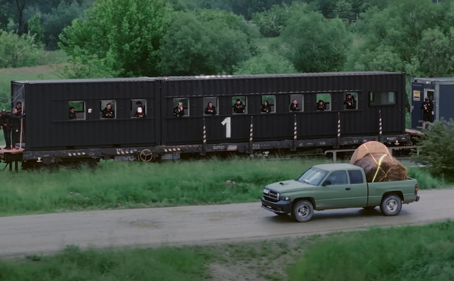Le train dans lequel sont les youtubeurs