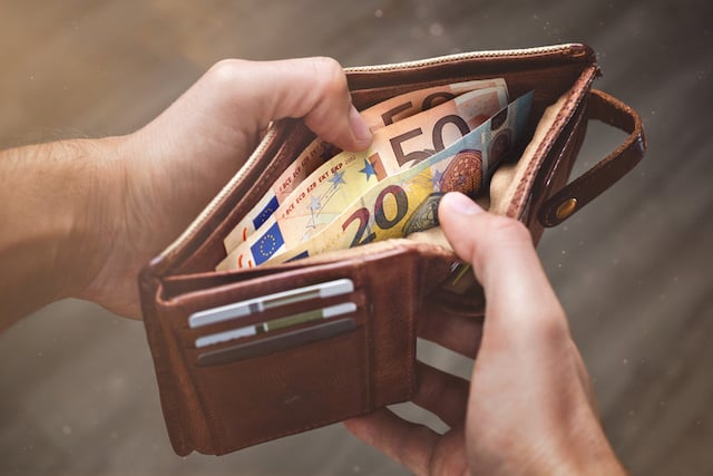 Portefeuille contenant de billets en euro