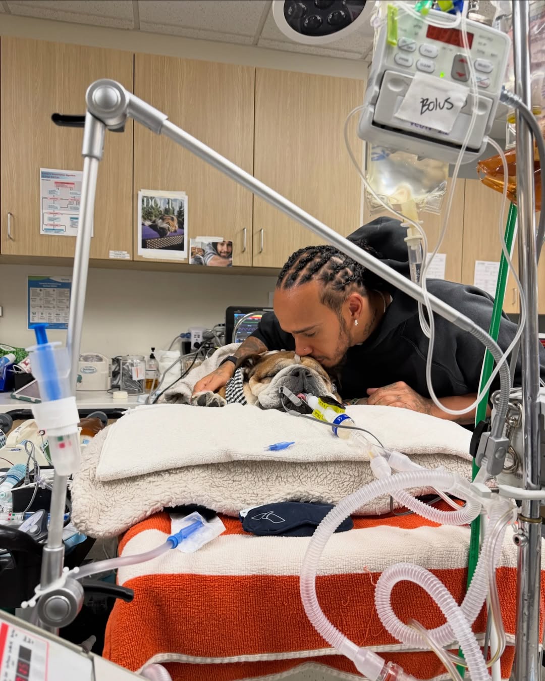 Lewis Hamilton aux côtés de Roscoe