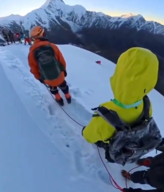 Capture d'écran montrant la victime dévaler la pente 
