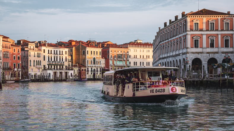 Un bateau à Venise