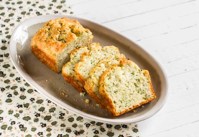 Cake salé au thon et aux courgettes pas cher