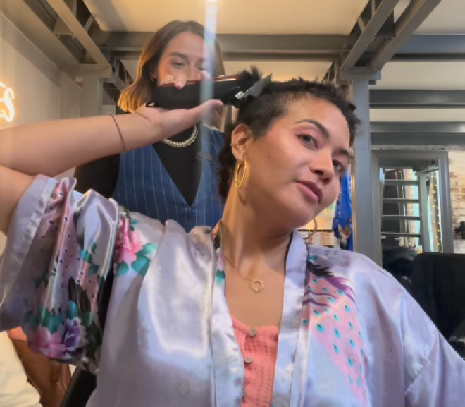 Vaimalama Chaves se rase la tête