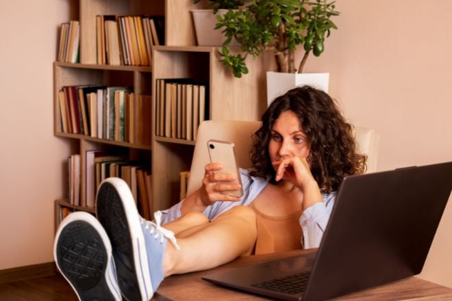 Une femme au travail 