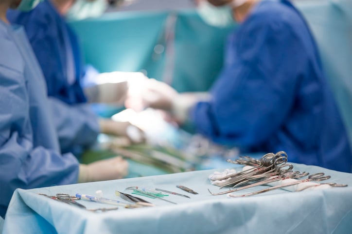 Des outils médicaux pour une opération chirurgicale
