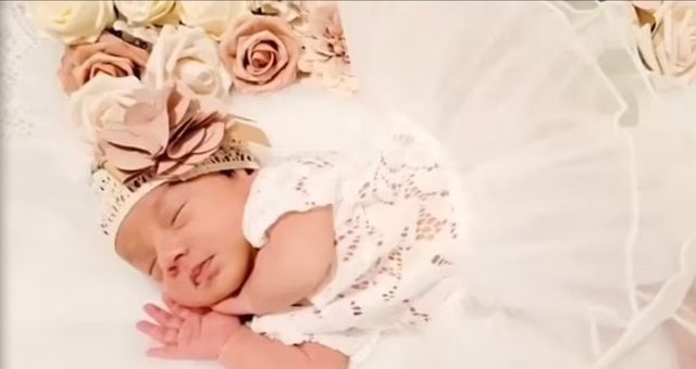 La petite fille née en prison