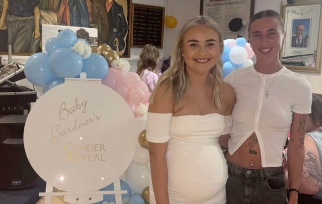 Kira Cousins pendant sa gender reveal party