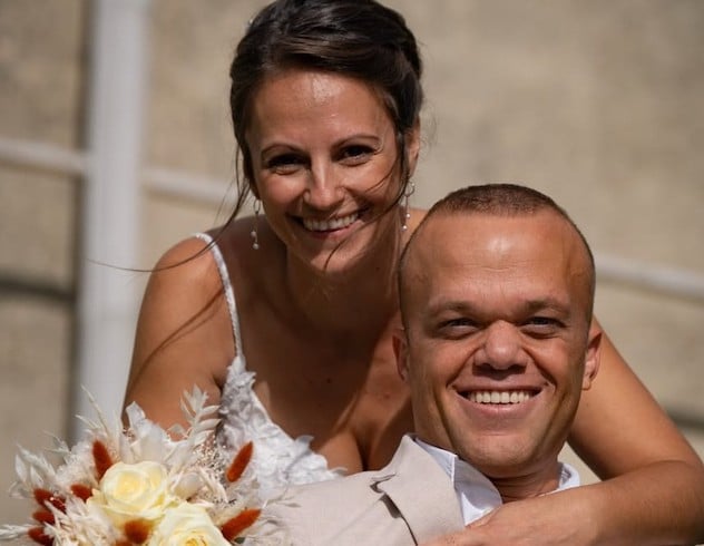 Anthony Laborde, alias Passe-Muraille, et son épouse Gaëlle lors de leur mariage 