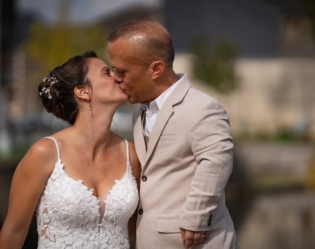 Anthony Laborde, alias Passe-Muraille, et son épouse Gaëlle lors de leur mariage 