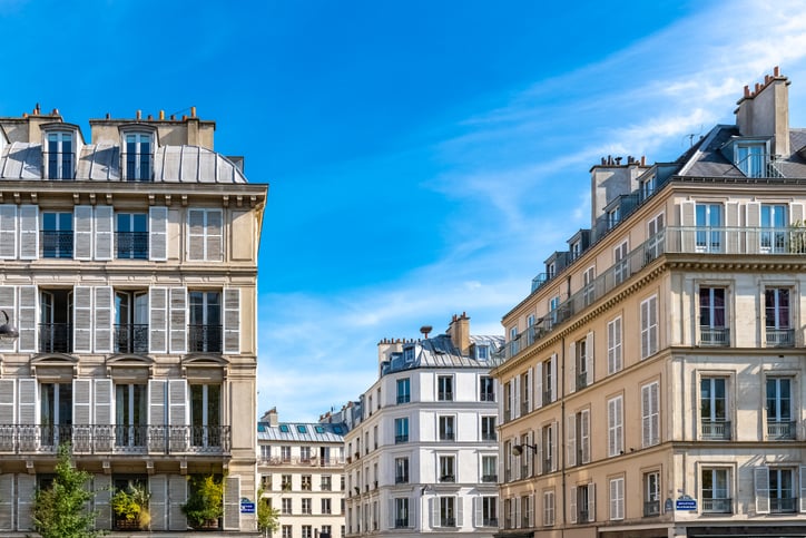 Des immeubles parisiens
