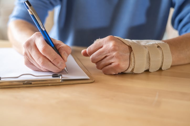 Un homme en arrêt maladie