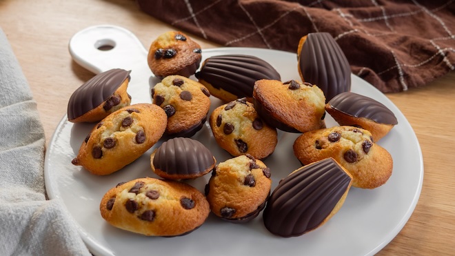 madeleines aux pépites de chocolat et coque en chocolat