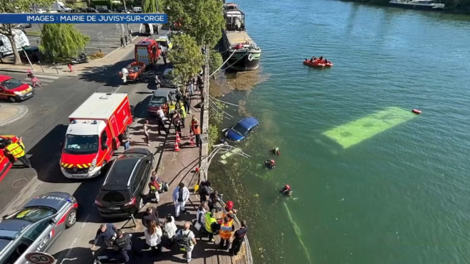 Le bus dans la Seine