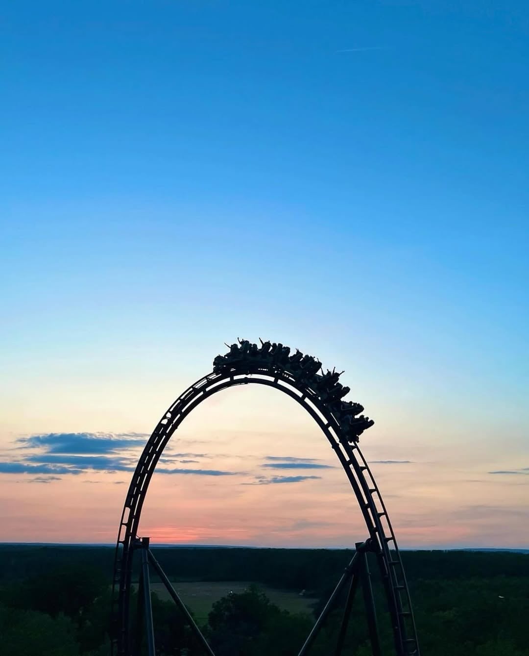 Une attraction du Parc Ast&eacute;rix &agrave; la tomb&eacute;e de la nuit