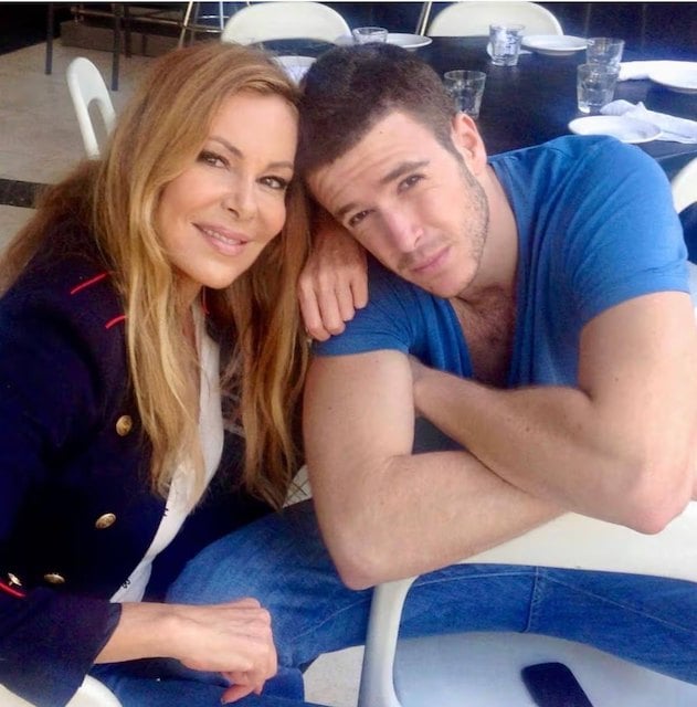 Ana Obreg&oacute;n et son fils Aless