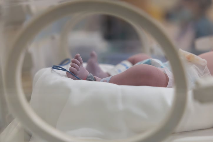 Un b&eacute;b&eacute; pr&eacute;matur&eacute; soign&eacute; en n&eacute;onatologie
