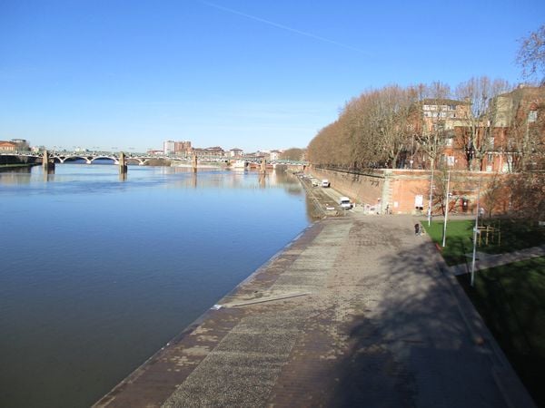 Les bords de la Garonne &agrave; Toulouse