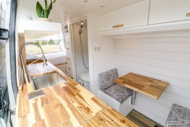 L'int&eacute;rieur du van