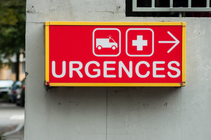 Panneau indiquant l'entr&eacute;e des Urgences d'un h&ocirc;pital 