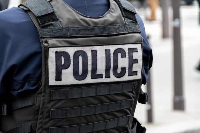 Un policier fran&ccedil;ais 