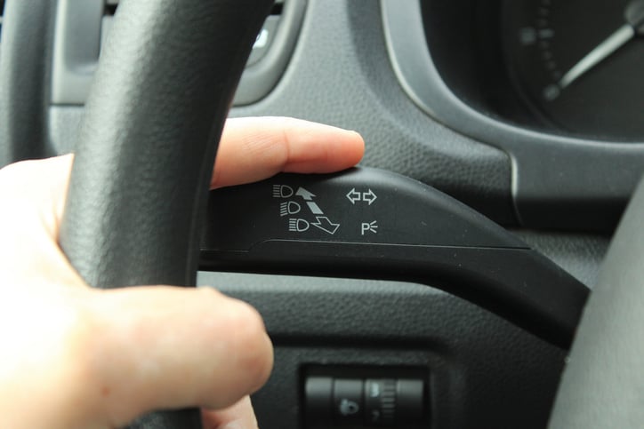 Le clignotant sur une voiture