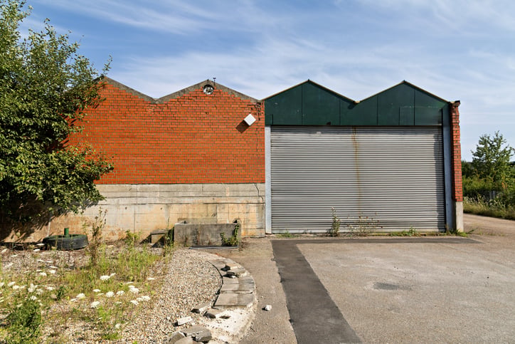 Un garage abandonn&eacute;