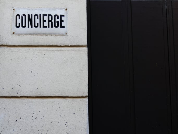 Entr&eacute;e de la loge d'un gardien d'immeuble