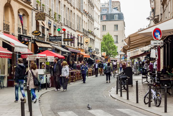 Une rue &agrave; Paris
