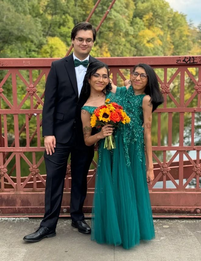 Le mari et les siamoises